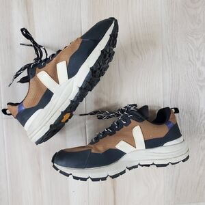 Veja Dekkan Sneakers